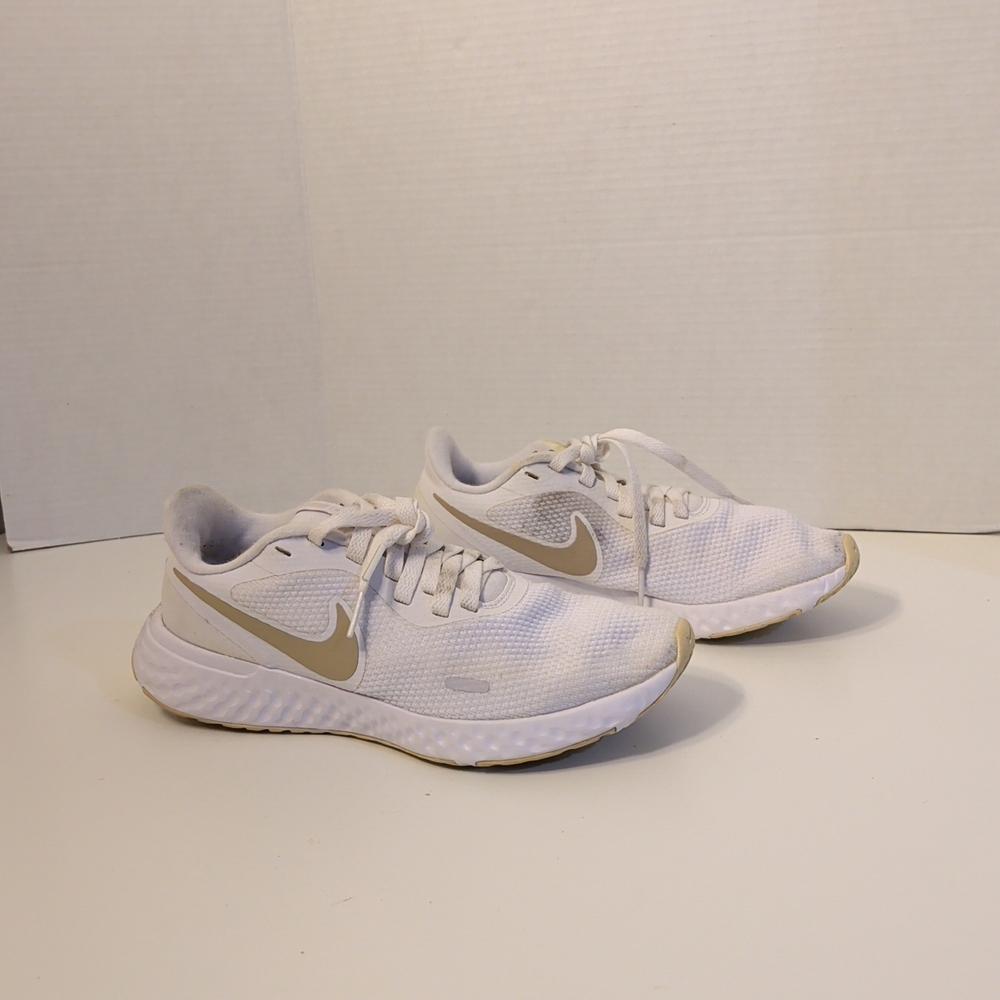 Nike Womens Size 7.5 Revolution 5  White Running Shoes Sneakers BQ3207-108